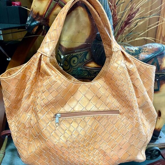 Nice roomy bag by New Directions - Picture 2 of 5